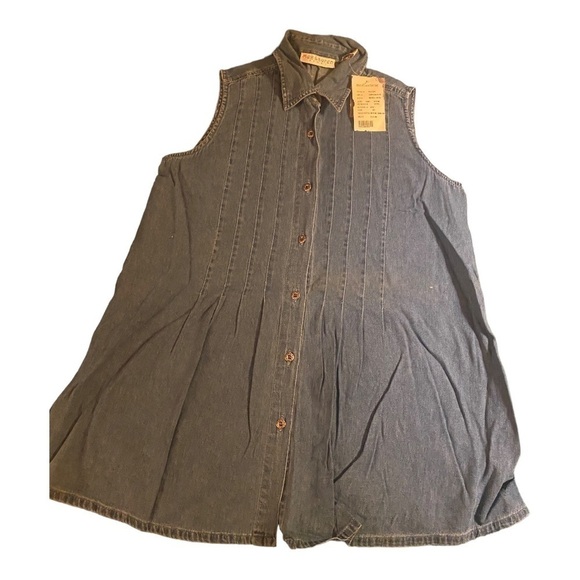 MATERNITY Woman’s Sleeveless Denim Shirt - Picture 1 of 3